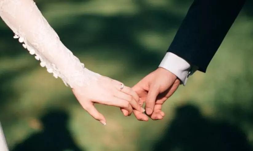 Newlyweds get a months paid vacation in China