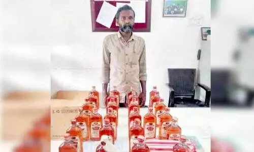 ആദിവാസി കോളനികളിലേക്ക് മദ്യക്കടത്ത്; മാഹിമദ്യവുമായി അറസ്റ്റിൽ ആദിവാസി കോളനികളിലേക്ക് മദ്യക്കടത്ത്; മാഹിമദ്യവുമായി അറസ്റ്റിൽ