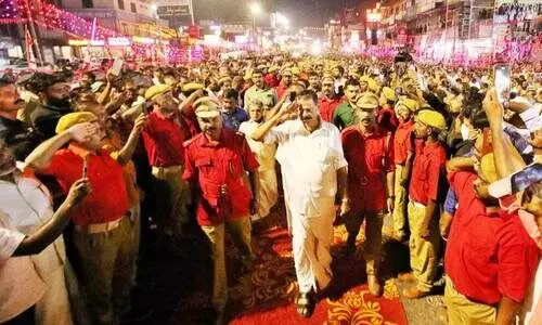 തെ​റ്റാ​യ സാ​മ്പ​ത്തി​ക ന​യ​ത്തി​ലൂ​ടെ കേ​ന്ദ്രം   കേ​ര​ള​ത്തെ വേ​ട്ട​യാ​ടു​ന്നു -എം.​വി. ഗോ​വി​ന്ദ​ൻ