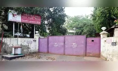 ക​ണ്ണീ​രൊ​ഴി​യാ​തെ കേ​ര​ള ല​ക്ഷ്മി