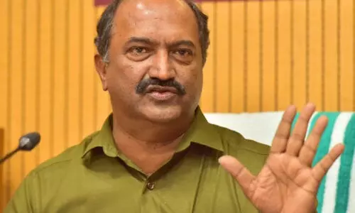 സംസ്ഥാനം കടുത്ത സാമ്പത്തിക പ്രതിസന്ധിയിലെന്ന് മന്ത്രി ബാലഗോപാൽ: ‘കൈകൾ മാത്രമല്ല വിരലുകളും കെട്ടി പ്ലാസ്റ്ററിട്ട നിലയിൽ’