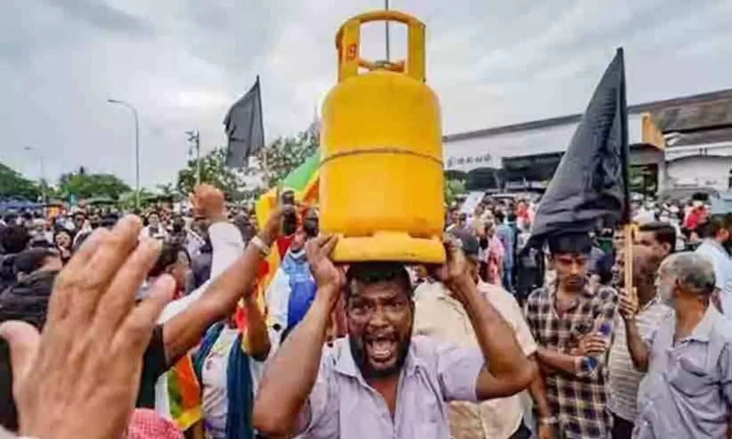 ശ്രീലങ്കയുടെ വിദേശ നാണ്യ ശേഖരം കുത്തനെ താഴേക്ക്; പ്രാദേശിക തെരഞ്ഞെടുപ്പ് മാറ്റി