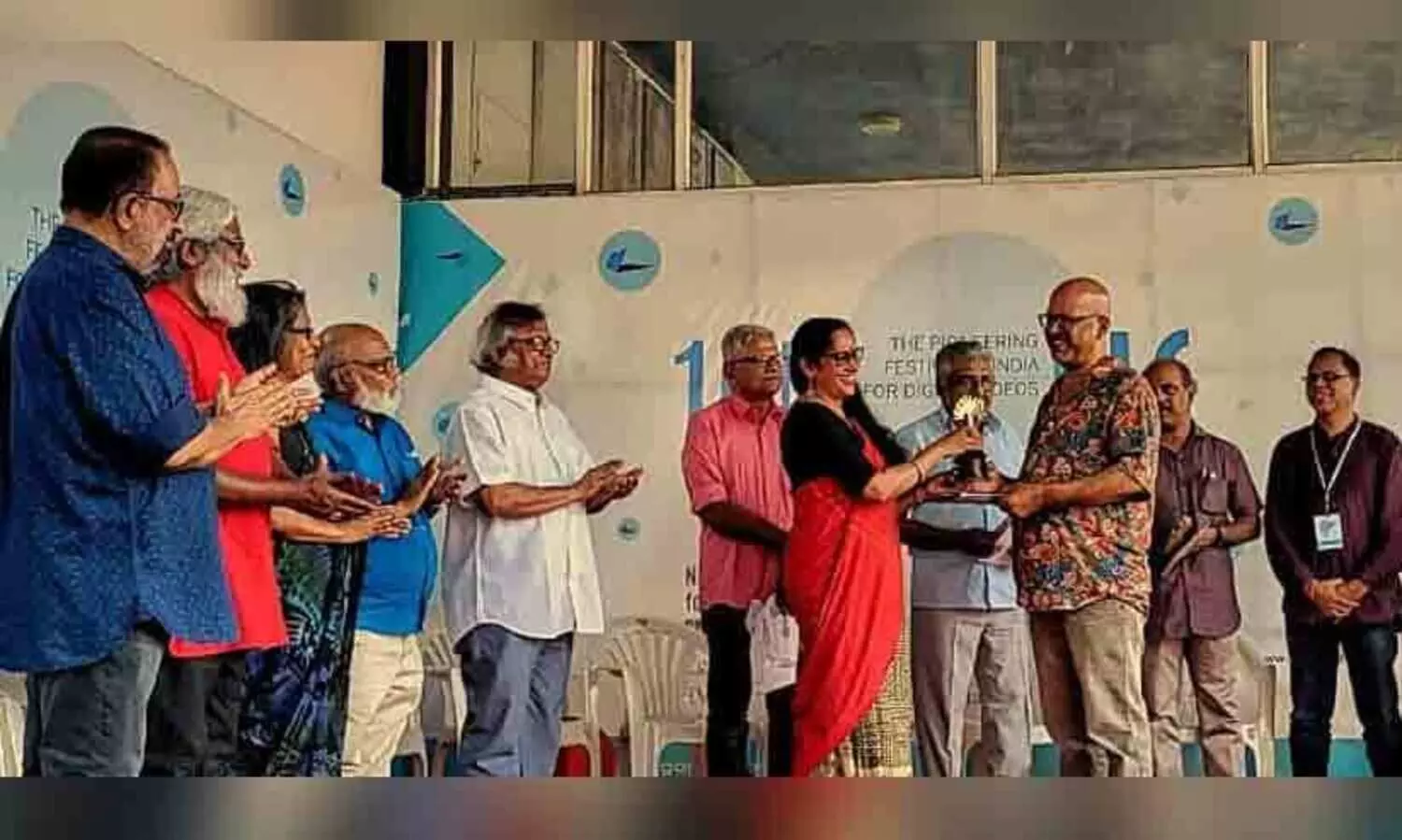 ബ്ലാക്ക് ആൻറ് വൈറ്റ് മികച്ച ഡോക്യുമെന്ററി