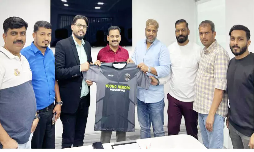 യ​ങ് ഹീ​റോ​സ് പൂ​ച്ച​ക്കാ​ട്​ ജ​ഴ്സി പ്ര​കാ​ശ​നം