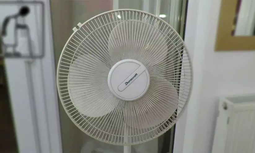 ആശുപത്രിയിൽ ഫാനില്ല; രോഗി കൊണ്ടുവന്ന ഫാനിന് വൈദ്യുതി ചാർജ്​ ഈടാക്കി