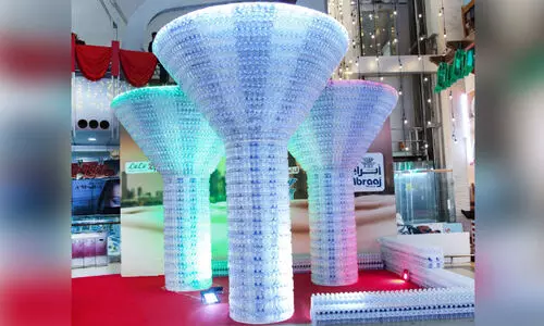 സ​ന്ദ​ർ​ശ​ക​രെ ആ​ക​ർ​ഷി​ച്ച് ലു​ലു ഹൈ​പ്പ​ർ​മാ​ർ​ക്ക​റ്റി​ലെ വാ​ട്ട​ർ ട​വ​ർ