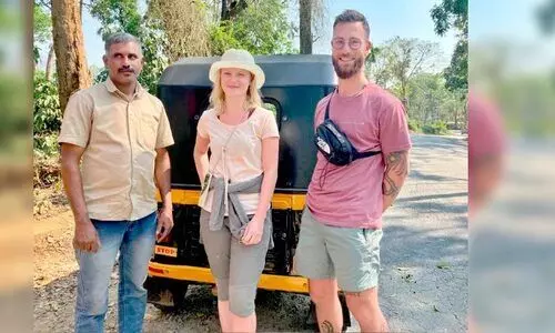 നാട് കാണാൻ ടുക് ടുക് വണ്ടി