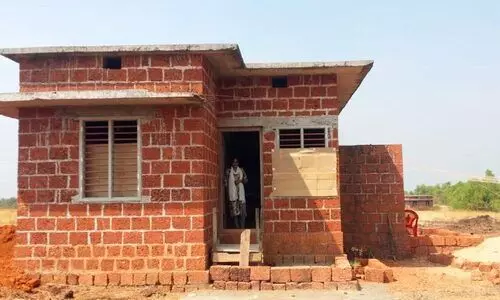 വെ​ള്ള​മി​ല്ല, വെ​ളി​ച്ച​മി​ല്ല; ലൈ​ഫി​ലെ വീ​ട്ടി​ൽ ജീ​വി​തം ദു​രി​തം