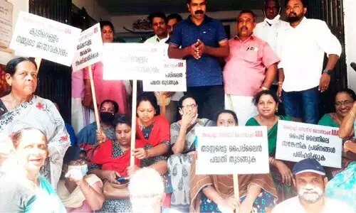 വേനൽ കടുക്കുന്നു; ദാഹജലത്തിന് ഇനി ആരൊക്കെ തോക്കെടുക്കും വേനൽ കടുക്കുന്നു; ദാഹജലത്തിന് ഇനി ആരൊക്കെ തോക്കെടുക്കും