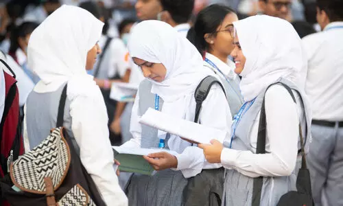 പ​രീ​ക്ഷ​ച്ചൂ​ടി​ൽ ഇ​ന്ത്യ​ൻ സ്കൂ​ൾ വി​ദ്യാ​ർ​ഥി​ക​ൾ