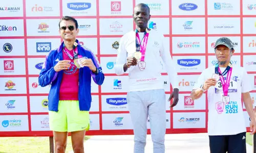 ഖത്തർ റൺ: ക്രി​സും സാ​ന്ദ്ര ഹാ​ലോ​യും താ​ര​ങ്ങ​ൾ