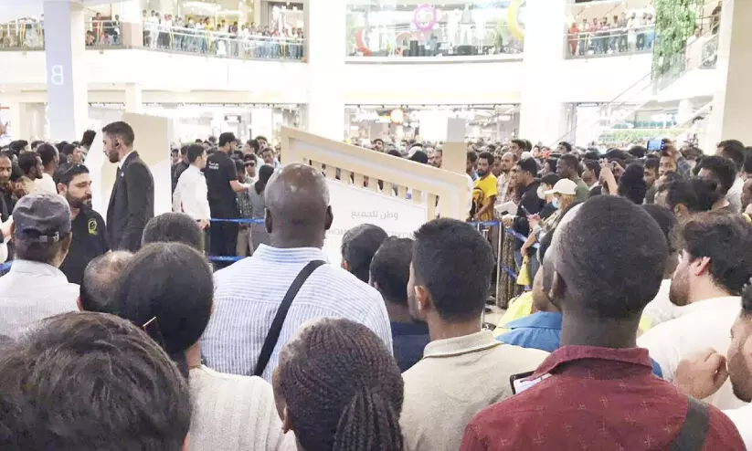 വിസ പിഴ ഒഴിവാക്കാൻ ക്യാമ്പ്; ഒഴുകിയെത്തിയത് പതിനായിരങ്ങൾ വിസ പിഴ ഒഴിവാക്കാൻ ക്യാമ്പ്; ഒഴുകിയെത്തിയത് പതിനായിരങ്ങൾ