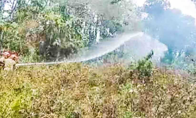 പന്തളത്ത് തീപിടിത്തം പതിവ്; വെള്ളത്തിനായി ‘തീ’ പിടിച്ചോടി അഗ്നിരക്ഷ സേന പന്തളത്ത് തീപിടിത്തം പതിവ്; വെള്ളത്തിനായി ‘തീ’ പിടിച്ചോടി അഗ്നിരക്ഷ സേന