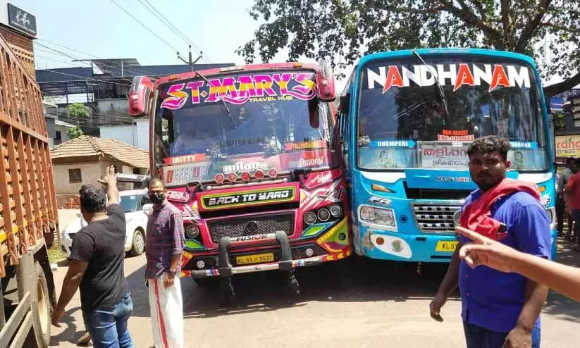 മത്സരിച്ചോടി, ഒടുവിൽ പൊലീസ് കസ്റ്റഡിയിൽ