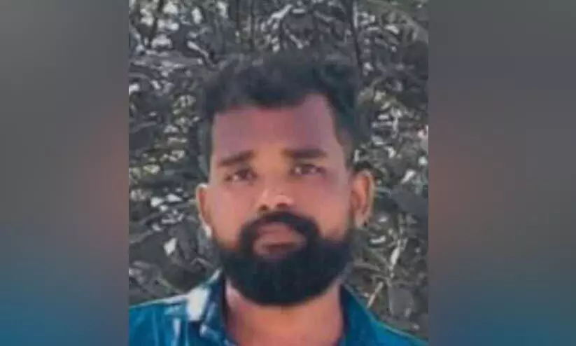 വാട്സ്ആപ് സ്റ്റാറ്റസിനെ ചൊല്ലി തർക്കം; ഭാര്യയെ കുത്തിപ്പരിക്കേൽപിച്ച യുവാവിന്റെ മൃതദേഹം നദിയിൽ വാട്സ്ആപ് സ്റ്റാറ്റസിനെ ചൊല്ലി തർക്കം; ഭാര്യയെ കുത്തിപ്പരിക്കേൽപിച്ച യുവാവിന്റെ മൃതദേഹം നദിയിൽ