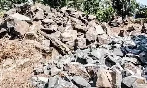 മാണിക്യമംഗലത്ത് പൊലീസെത്തി പാറഖനനം നിർത്തിച്ചു