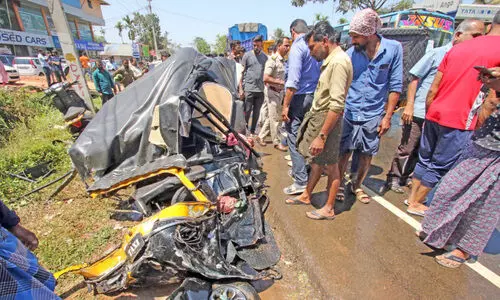 ഡി​വൈ​ഡ​റു​ക​ൾ സ്ഥാ​പി​ച്ചി​ട്ടും മ​ര​ണ ​പാ​ത​യാ​യി വാ​ര്യാ​ട്