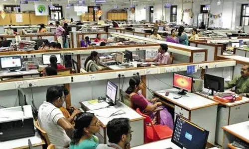 നാലാം ശനിയാഴ്ച അവധിയില്ല; ഭരണപരിഷ്കാര കമീഷൻ ശിപാര്‍ശ മുഖ്യമന്ത്രി തള്ളി