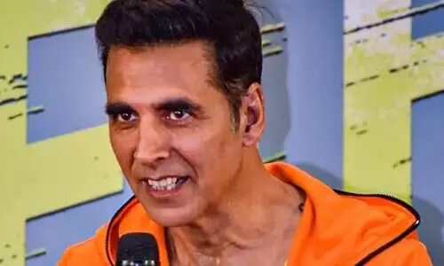 Akshay Kumar shares his first pay cheque as an actor