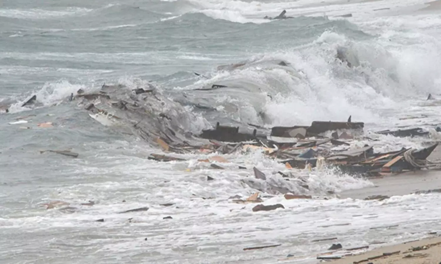 ഇറ്റലിയിൽ കുടിയേറ്റ ബോട്ട് തകർന്ന് മരിച്ചവരിൽ 24 പാകിസ്താനികളും