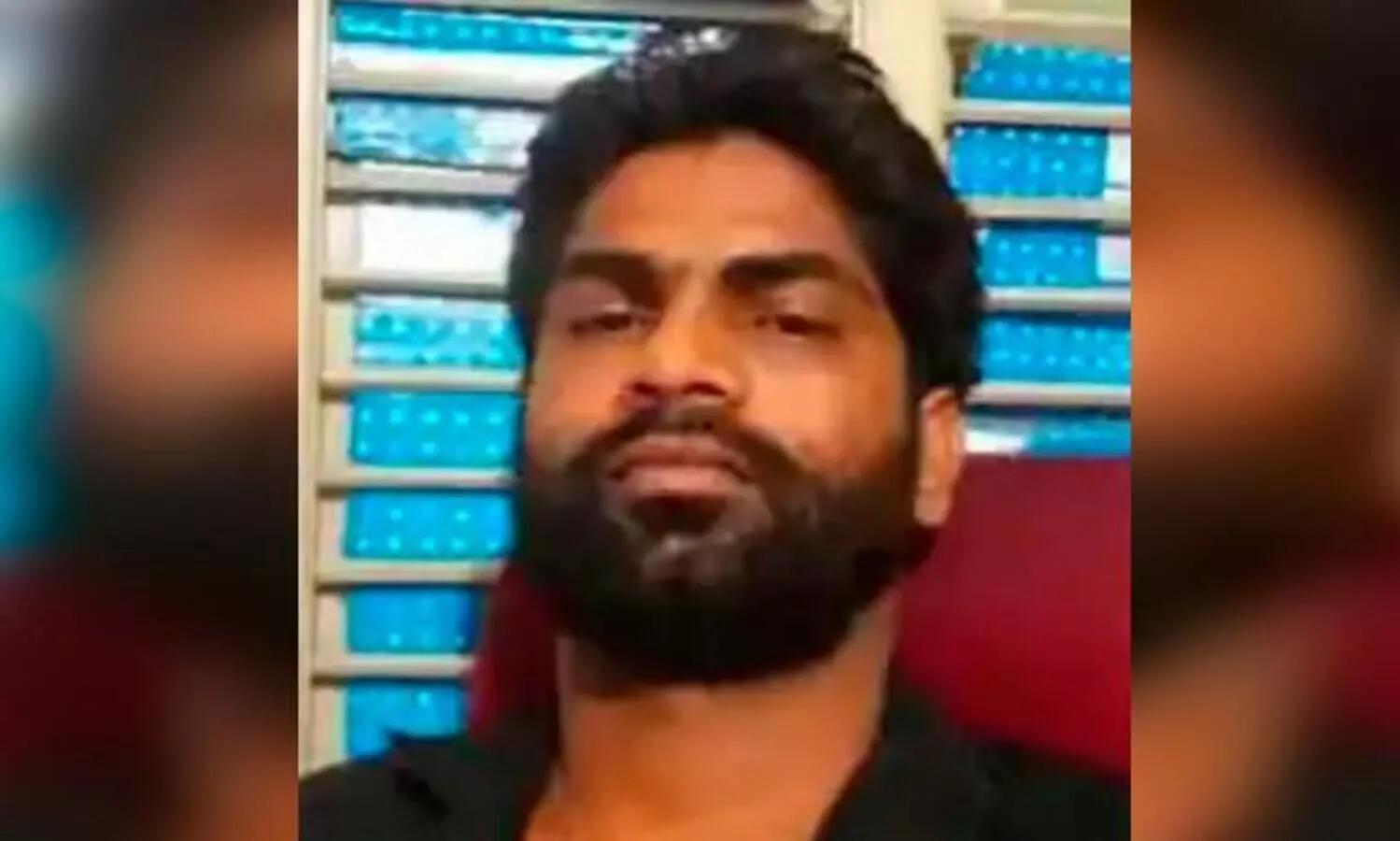 വോളിബോൾ കളിക്കിടെ കുഴഞ്ഞ് വീണു മരിച്ചു