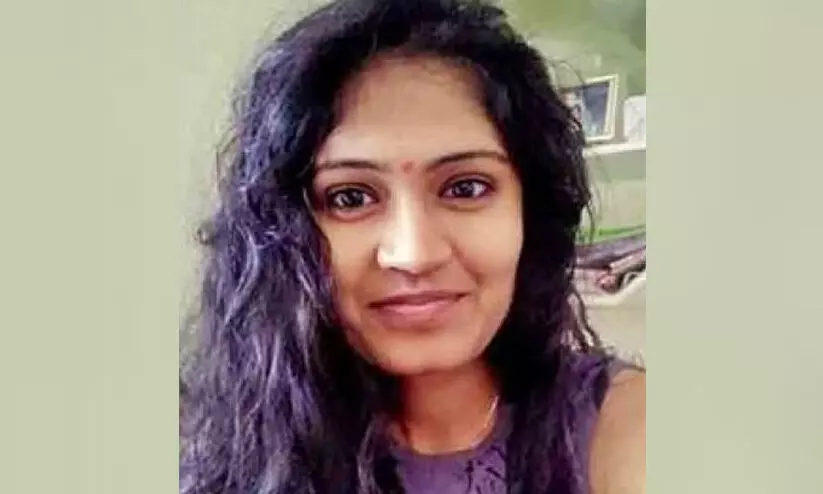 വിഷം കുത്തിവെച്ച് ആത്മഹത്യയ്ക്ക് ശ്രമിച്ച മെഡിക്കൽ വിദ്യാർഥിനി മരിച്ചു; റാഗിങ്ങെന്ന് പിതാവ്, ലൗ ജിഹാദെന്ന് ബി.ജെ.പി