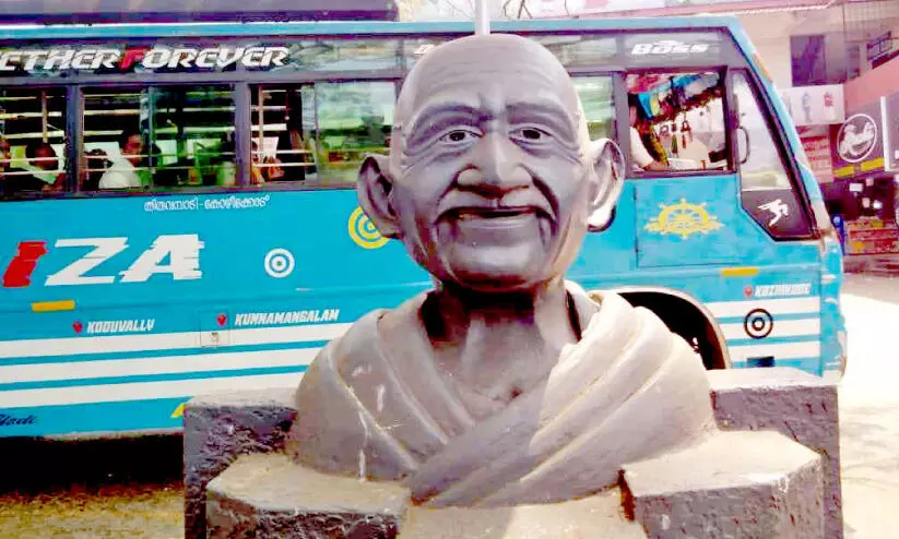 ഗാന്ധിജിയുടെ കണ്ണട മോഷണം പോയി..! ഗാന്ധിജിയുടെ കണ്ണട മോഷണം പോയി..!