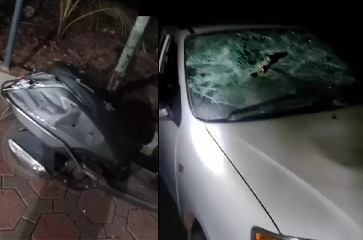 റോഡ് വികസനത്തിന് സ്ഥലം വിട്ടു കൊടുത്തില്ല: പയ്യന്നൂരിൽ അഭിഭാഷകന്റെ വീട്ടിൽ നിർത്തിയിട്ട വാഹനങ്ങൾ അടിച്ചു തകർത്തു റോഡ് വികസനത്തിന് സ്ഥലം വിട്ടു കൊടുത്തില്ല: പയ്യന്നൂരിൽ അഭിഭാഷകന്റെ വീട്ടിൽ നിർത്തിയിട്ട വാഹനങ്ങൾ അടിച്ചു തകർത്തു