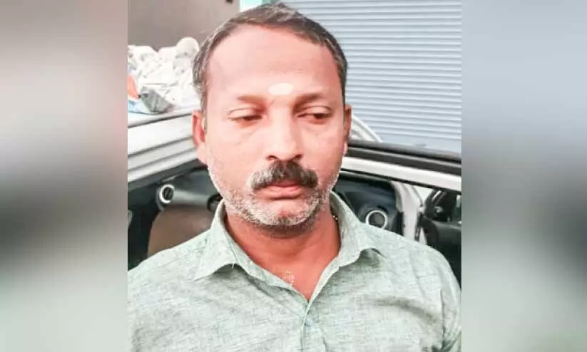 11 ലി​റ്റ​ർ വി​ദേ​ശ​മ​ദ്യ​വു​മാ​യി ഒ​രാ​ൾ പി​ടി​യി​ൽ