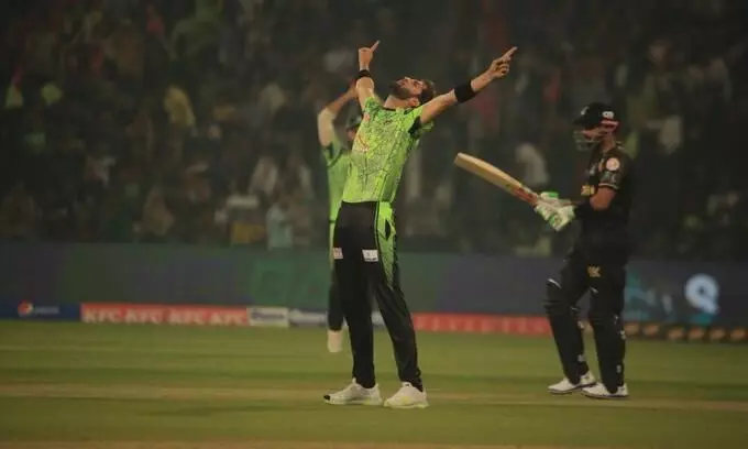 ആദ്യം അവൻ ബാറ്റു തകർത്തു; അടുത്ത പന്തിൽ വിക്കറ്റും- പിച്ചിൽ കനൽ കോരിയിട്ട് ഷഹീൻ അഫ്രീദിയുടെ തിരിച്ചുവരവ്- വിഡിയോ