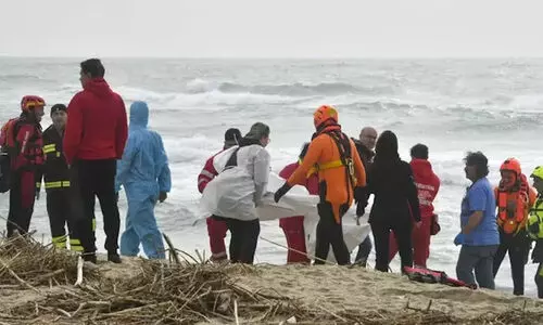 ഇറ്റലി ബോട്ടപകടം: മരണം 61 ആയി; മരിച്ചവരിൽ 12 കുട്ടികളും 33 സ്ത്രീകളും