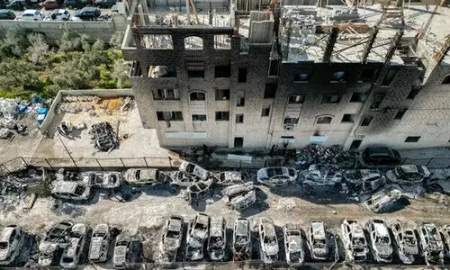 വെസ്റ്റ് ബാങ്കിൽ ഇസ്രായേലി അഴിഞ്ഞാട്ടം; വീടുകളും വാഹനങ്ങളും കത്തിച്ചു, ഒരു മരണം