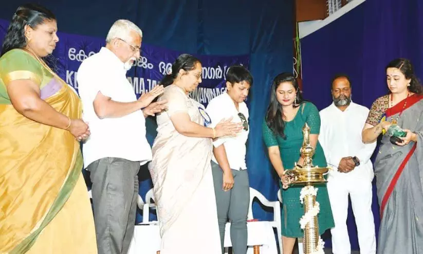 വ​നി​ത സം​ഗ​മം