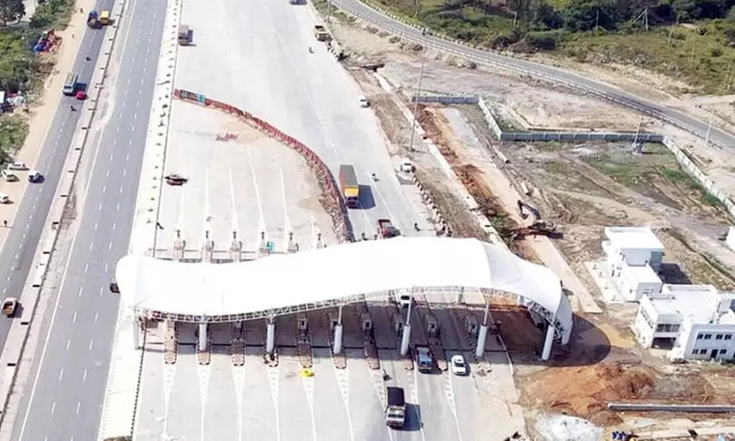 ബംഗളൂരു- മൈസൂരു എക്സ്പ്രസ് വേയിലെ ടോൾ പിരിവ് മാർച്ച് 14ന് തുടങ്ങും; മലയാളികളടക്കമുള്ള യാത്രക്കാർക്ക് ചെലവേറും ബംഗളൂരു- മൈസൂരു എക്സ്പ്രസ് വേയിലെ ടോൾ പിരിവ് മാർച്ച് 14ന് തുടങ്ങും; മലയാളികളടക്കമുള്ള യാത്രക്കാർക്ക് ചെലവേറും