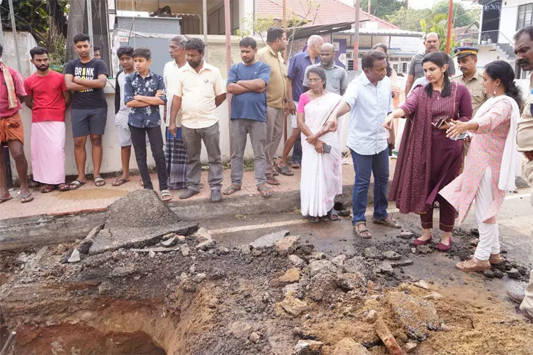 കൊച്ചി തമ്മനത്ത് പൈപ്പ് പൊട്ടൽ: ജലവിതരണം ബുധനാഴ്ച വൈകീട്ട് പുനസ്ഥാപിക്കും