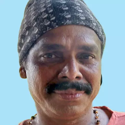 പ​റ​മ്പി​ൽ മ​രി​ച്ച​നി​ല​യി​ല്‍