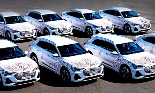 ആഡംബര യാത്രക്ക് ഐക്കണിക് ലിമോസിനുമായി കർവ