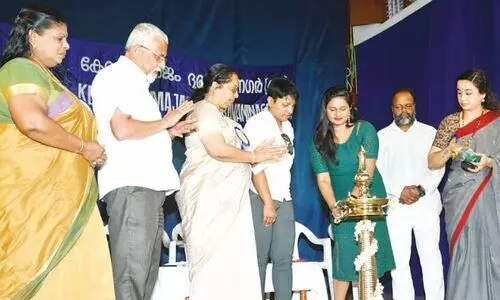 വ​നി​ത സം​ഗ​മം