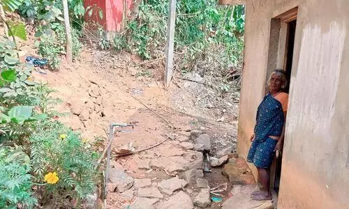 അനാസ്ഥയുടെ നേർക്കാഴ്ചയായി തകർന്ന പൈപ്പുകൾ: കുടിവെള്ളമില്ലാതെ അരീക്കര കോളനി ആദിവാസി കുടുംബങ്ങൾ അനാസ്ഥയുടെ നേർക്കാഴ്ചയായി തകർന്ന പൈപ്പുകൾ: കുടിവെള്ളമില്ലാതെ അരീക്കര കോളനി ആദിവാസി കുടുംബങ്ങൾ