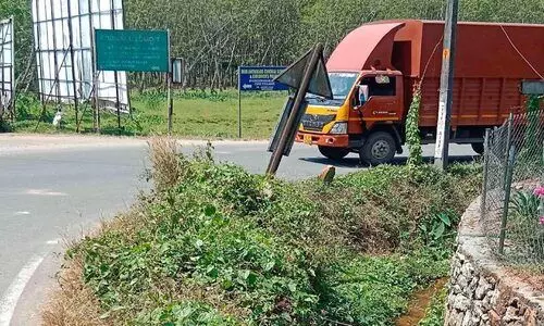 സം​ര​ക്ഷ​ണ ഭി​ത്തി​യി​ല്ല; ശ​ബ​രി ബൈ​പാ​സി​​ലെ ഗ​താ​ഗ​തം അ​പ​ക​ടാ​വ​സ്ഥ​യി​ല്‍