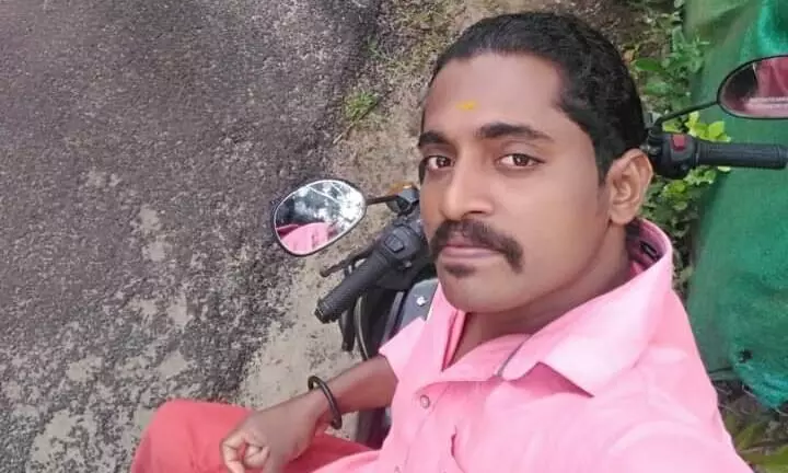 പൊലീസ് ജീപ്പിടിച്ച് സ്കൂട്ടര് യാത്രികനായ യുവാവ് മരിച്ചു പൊലീസ് ജീപ്പിടിച്ച് സ്കൂട്ടര് യാത്രികനായ യുവാവ് മരിച്ചു