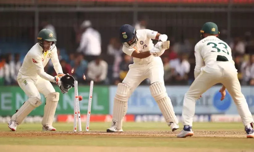 ആസ്ട്രേലിയൻ തിരിച്ചടിയിൽ വിറച്ച് ഇന്ത്യ; അഞ്ച് വിക്കറ്റ് നഷ്ടം ആസ്ട്രേലിയൻ തിരിച്ചടിയിൽ വിറച്ച് ഇന്ത്യ; അഞ്ച് വിക്കറ്റ് നഷ്ടം