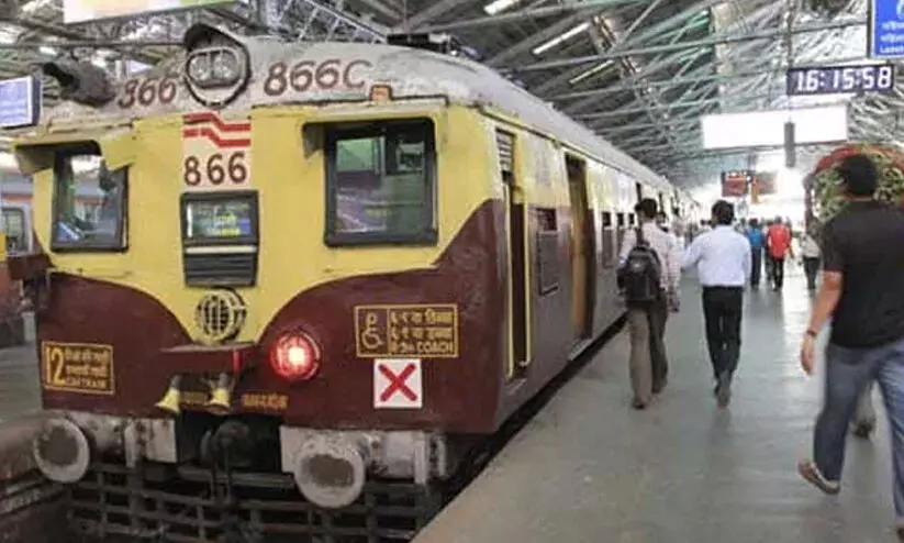 18 ലക്ഷം ടിക്കറ്റില്ലാ യാത്രക്കാർ, എ.സിയിൽ 25,781 പേർ; റെയിൽവേ മുംബൈ ഡിവിഷന് പിഴയിനത്തിൽ ലഭിച്ചത് 100 കോടി 18 ലക്ഷം ടിക്കറ്റില്ലാ യാത്രക്കാർ, എ.സിയിൽ 25,781 പേർ; റെയിൽവേ മുംബൈ ഡിവിഷന് പിഴയിനത്തിൽ ലഭിച്ചത് 100 കോടി