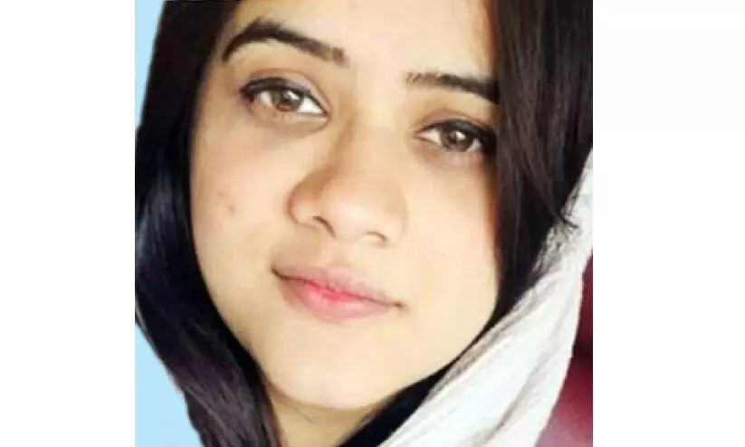 യുവ ഡോക്ടർ കൂട്ടുകാരിയുടെ ഫ്ലാറ്റിൽ മരിച്ചനിലയിൽ യുവ ഡോക്ടർ കൂട്ടുകാരിയുടെ ഫ്ലാറ്റിൽ മരിച്ചനിലയിൽ