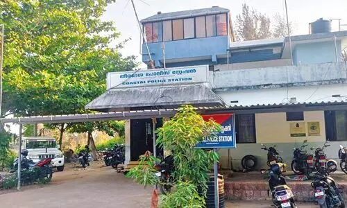 തീരദേശ പൊലീസ് സ്റ്റേഷൻ: ബോർഡിൽ തൃക്കരിപ്പൂർ; പ്രവർത്തിക്കുന്നത് നീലേശ്വരം അഴിത്തലയിൽ