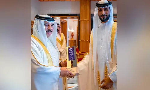 ശൈ​ഖ്​ നാ​സി​ർ ബി​ൻ ഹ​മ​ദ്​ ആ​ൽ ഖ​ലീ​ഫ​യെ ഹ​മ​ദ്​ രാ​ജാ​വ്​ സ്വീ​ക​രി​ച്ചു