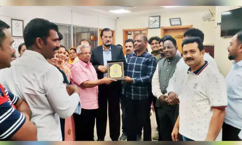 നൗ​ഷാ​ദ്​ ക​രി​ക്കു​ഴി​വി​ള​ക്കിന് യാ​ത്ര​യ​യ​പ്പ്​