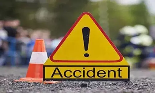 വിവാഹം കഴിഞ്ഞ് വെറും ഏഴ് ദിനം; ബൈക്ക് മറിഞ്ഞ് നവവരൻ മരിച്ചു, ഭാര്യക്ക് പരിക്ക് വിവാഹം കഴിഞ്ഞ് വെറും ഏഴ് ദിനം; ബൈക്ക് മറിഞ്ഞ് നവവരൻ മരിച്ചു, ഭാര്യക്ക് പരിക്ക്