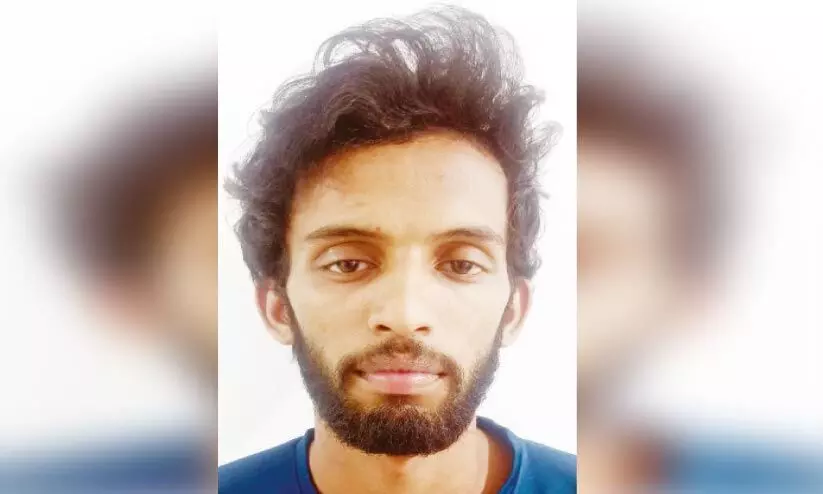 പെൺകുട്ടിയെ പീഡിപ്പിച്ച യുവാവ് അറസ്റ്റിൽ പെൺകുട്ടിയെ പീഡിപ്പിച്ച യുവാവ് അറസ്റ്റിൽ