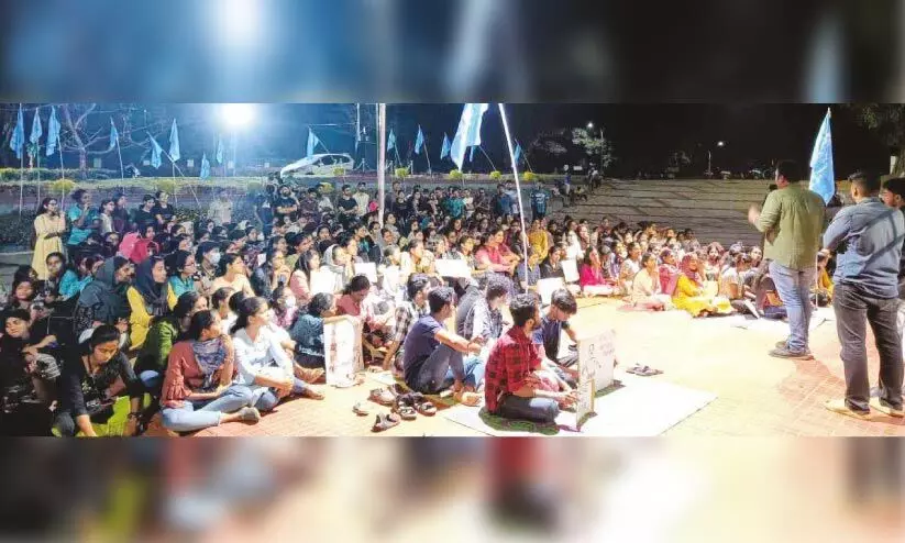 കാ​ർ​ഷി​ക സ​ർ​വ​ക​ലാ​ശാ​ല ഹോ​സ്റ്റ​ൽ; കെ.​എ​സ്.​യു സ​മ​ര​ത്തി​ൽ